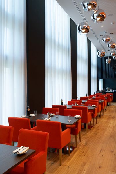 Vorhang-Systeme, SG 5600, Colorama 1, Room shot "Radisson Blu Hotel", Zurich, Switzerland, Wave