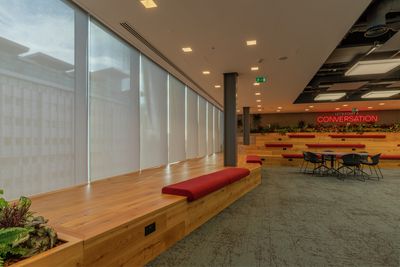 Rollo-Systeme, SG 4910, Versascreen 1-10%, Virgin Money, Glasgow, Scotland, United Kingdom