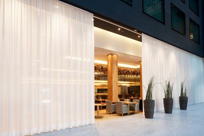 Systèmes de rideaux, SG 5600, Colorama 1, Room shot "Radisson Blu Hotel", Zurich, Switzerland