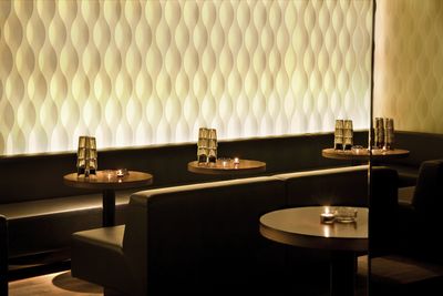 Vertikal-Lamellen, SG 2910, Multi Visio, Room shot "Amber Club", Zurich, Switzerland, Vertical Waves