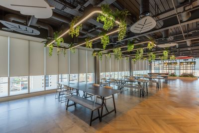 Rollo-Systeme, SG 4910, Versascreen 1-10%, Virgin Money, Glasgow, Scotland, United Kingdom