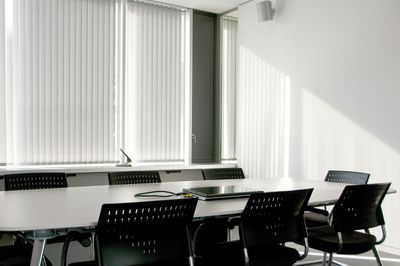 Systèmes de rideaux à bandes verticales, SG 2910, Room shot "Rivella Headquarters", Rothrist, Switzerland