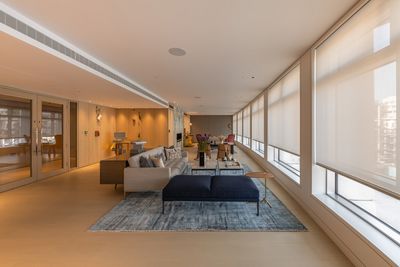 Systèmes stores enrouleurs, SG 4960, Multiscreen 1-10%, Centre Point, London, United Kingdom, Recess