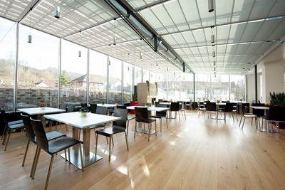 Systèmes Skylight, SG 2195, Multiscreen 1-10%, Room shot "Restaurant Schinznach Bad", Schinznach, Switzerland