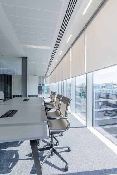 Systèmes stores enrouleurs, SG 4910, Versascreen 1-10%, Virgin Money, Glasgow, Scotland, United Kingdom