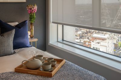 Systèmes stores enrouleurs, SG 4960, Multiscreen 1-10%, Centre Point, London, United Kingdom