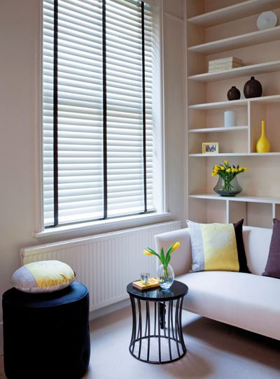 Stores vénitiens, SG 8960, Wood slats, 50mm Soft White, Black tape