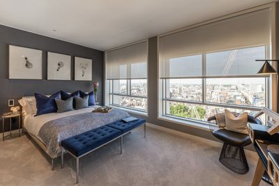 Systèmes stores enrouleurs, SG 4960, Multiscreen 1-10%, Centre Point, London, United Kingdom, Recess