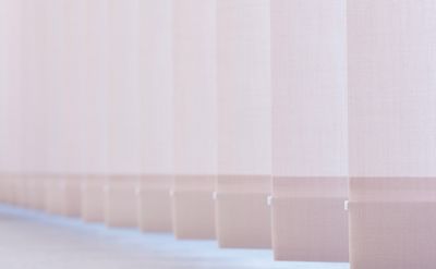 Systèmes de rideaux à bandes verticales, SG 2910, Multi Visio, Gerrards Cross, London, United Kingdom